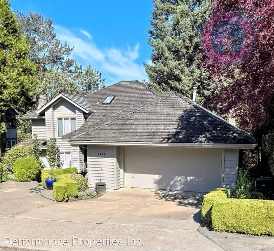 3 br, 2.5 bath House 1912 Sunburst Terrace House Rental in West