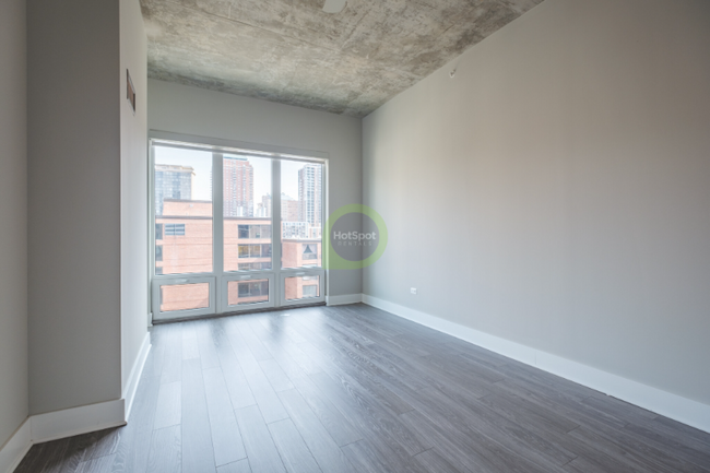 Building Photo - 880 S Clark St