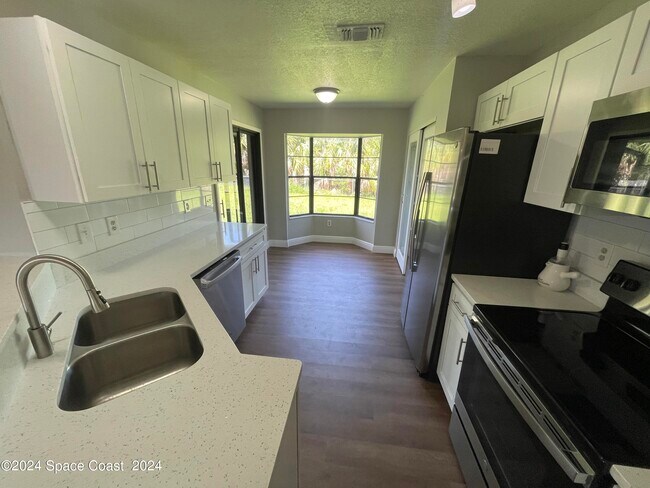 Foto del edificio - 1270 Gustrow Ave NW