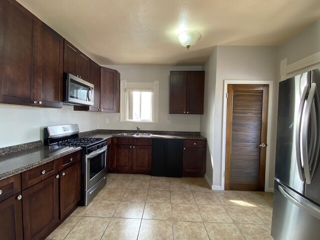 Building Photo - 1432 Constance St