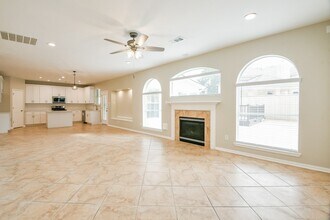 Building Photo - 815 Robins Way