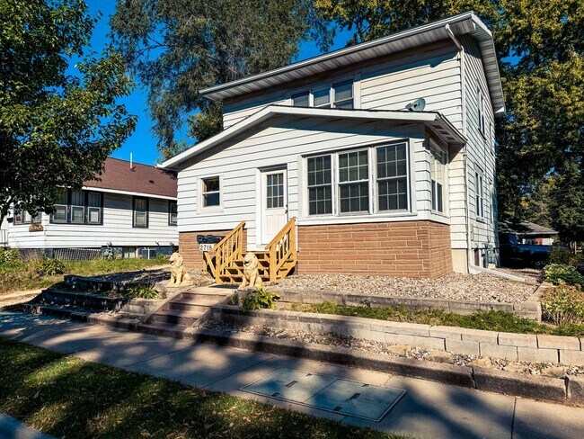 Foto del edificio - 2718 Commercial Ave