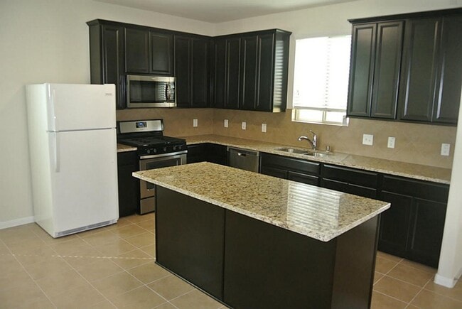 Building Photo - 2619 Skyview Long Dr