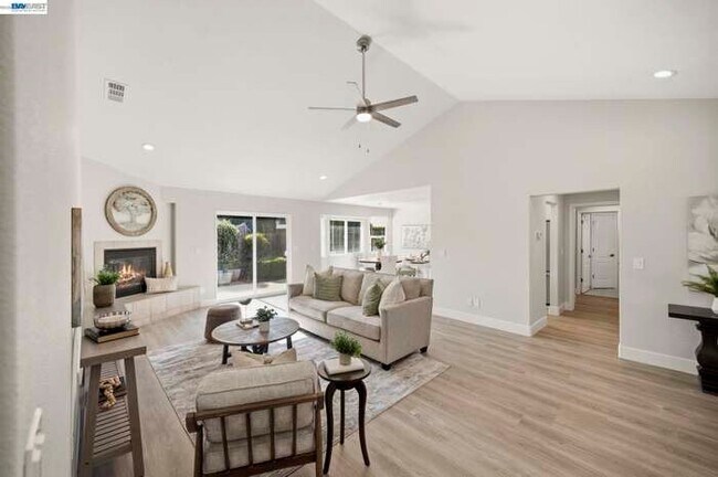 Foto del edificio - 429 Chaffee Ln