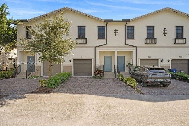 Foto del edificio - 757 SW 11th St
