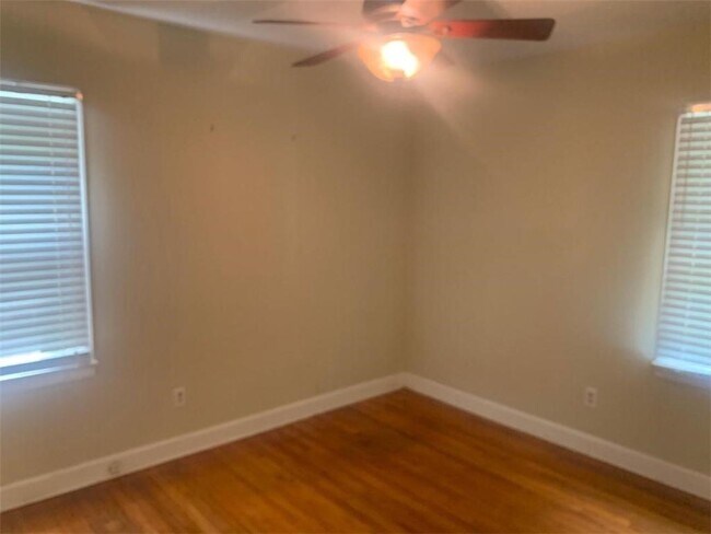 Building Photo - 2307 Emogene St