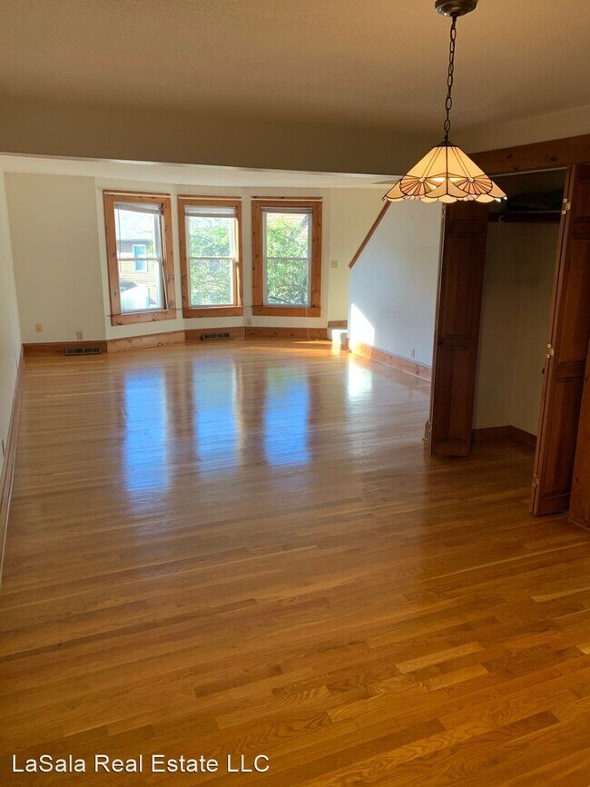 2 br, 1.5 bath House 399 Adams Street Un... House Rental in