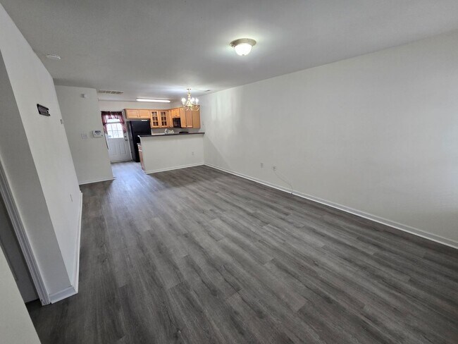 Foto del edificio - Welcome to this charming townhome in desirable Brambleton!