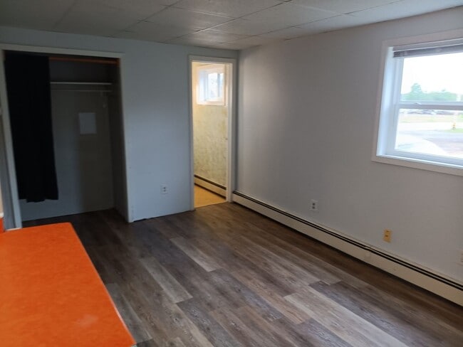 Building Photo - 211