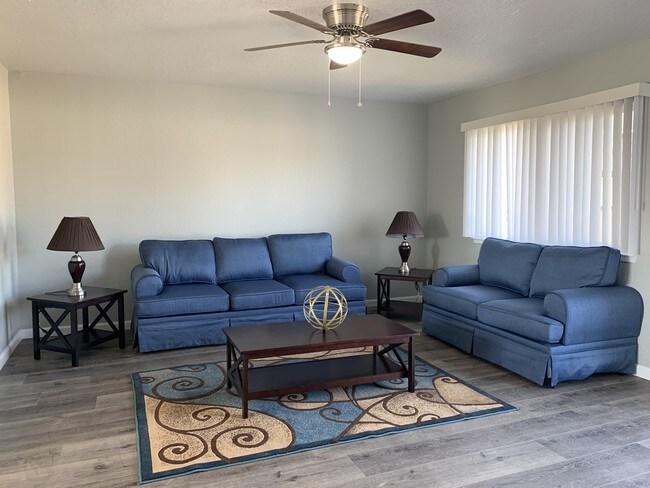 Foto del edificio - 404 S Waverly Ln