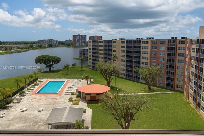 Foto del edificio - 1750 NE 191st St