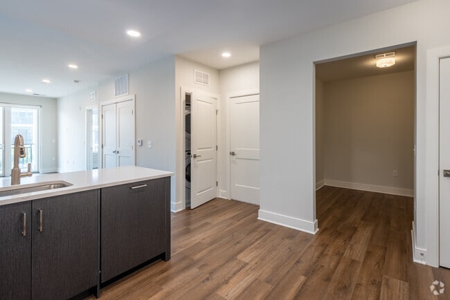 1BR, 1BA - 909SF - The American