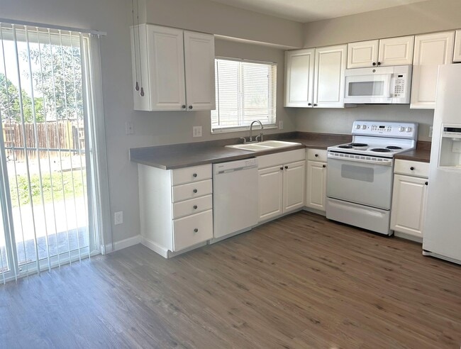 Building Photo - 15501 E Jewell Pl