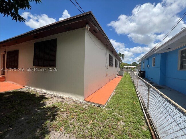 Foto del edificio - 260 W 15th St