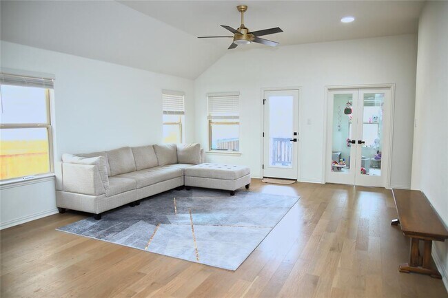 Foto del edificio - 1209 Cole Ests Dr