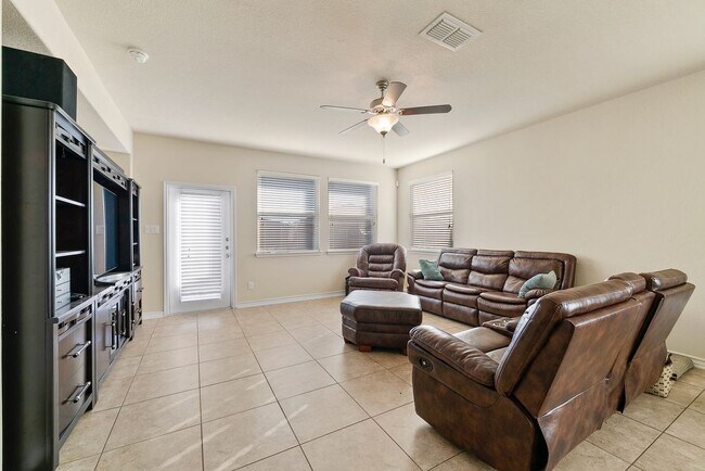 Building Photo - 1434 Rock Dove Rd San Antonio TX 78260