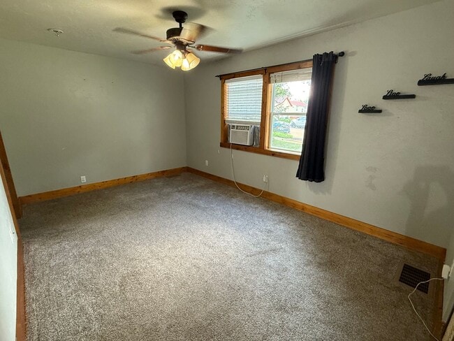 Building Photo - Single family home NOW AVAILABLE!