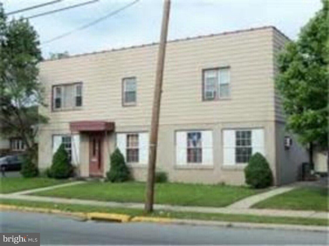 4877 Kutztown Rd, Temple, PA 19560 Room for Rent in Temple, PA