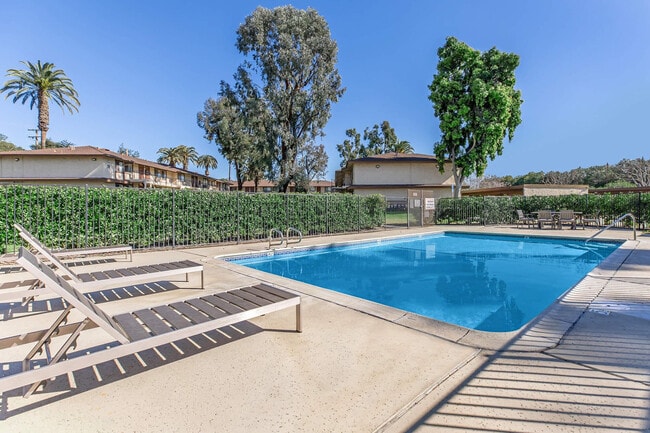 Building Photo - San Dimas Village