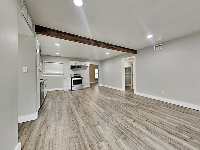 Foto del edificio - 6004 Laurelwood Ct