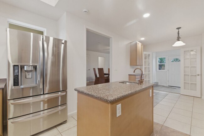 Foto del edificio - 8111 E Briarwood Blvd