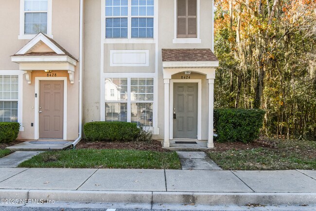 Foto del edificio - 8424 Thornbush Ct