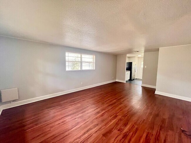 Building Photo - 5309 Oakwood Ct