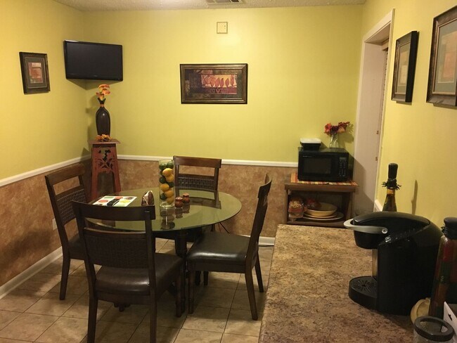 Foto del edificio - 5 BR 3 full BA House