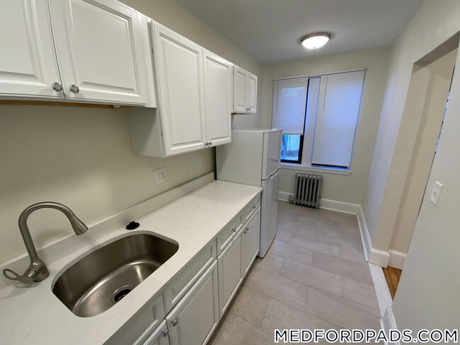 Building Photo - 53 Fellsway W