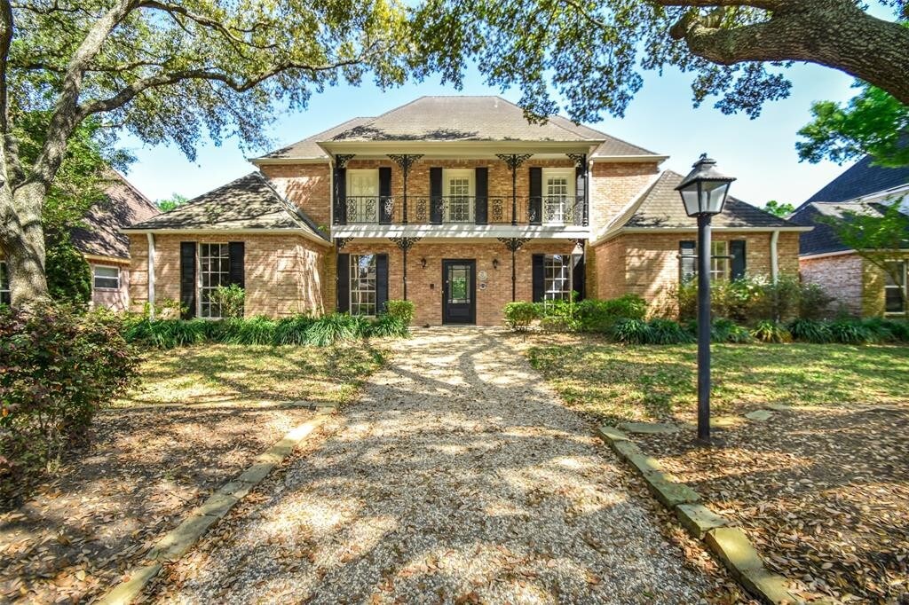 Primary Photo - 851 Silvergate Dr