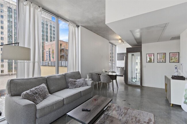 Foto del edificio - 151 SE 1st St