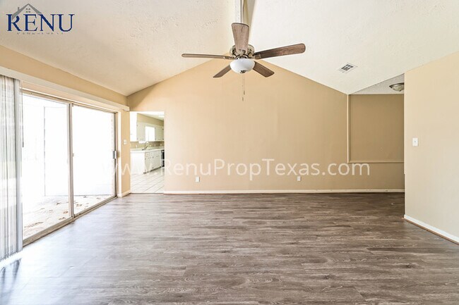 Foto del edificio - Available Now!