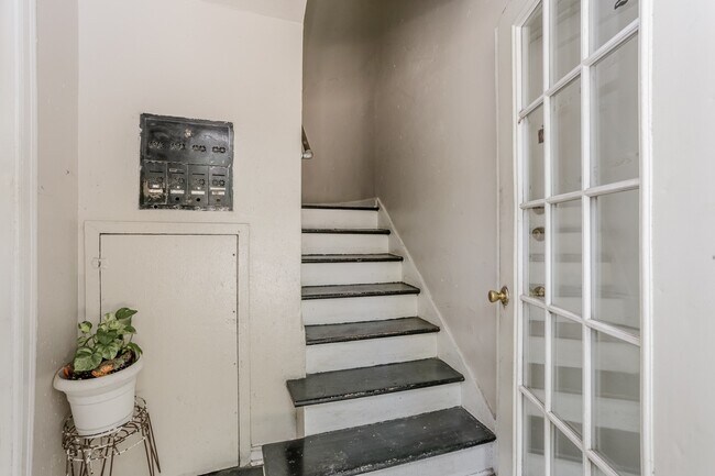 Foto del edificio - 1828 W Main St