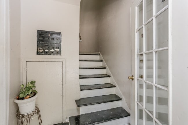 Building Photo - 1828 W Main St