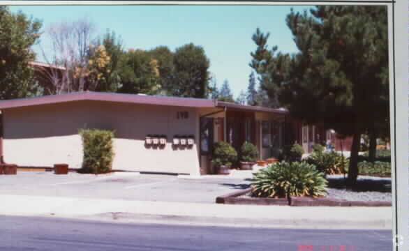 Building Photo - 198 Gladys Ave
