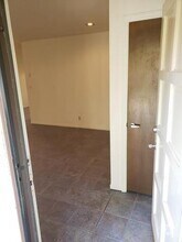 Building Photo - 6062 N Maroa Ave