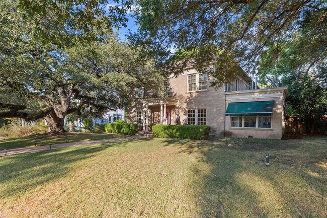 Building Photo - 2909 Sanger Ave