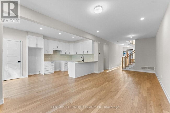Building Photo - 305 Cornflower Row
