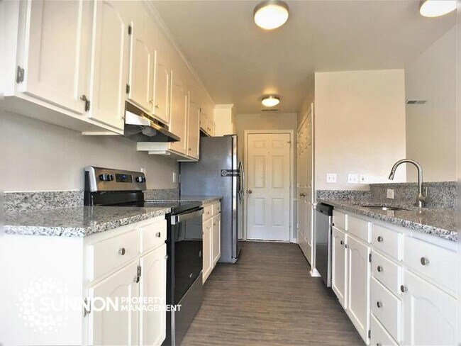 Foto del edificio - Remodeled 3BR Ranch with Huge Fenced Yard!
