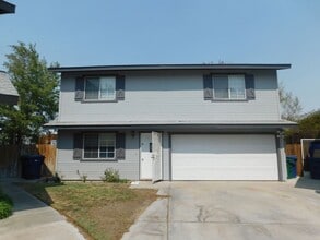 Building Photo - 112 S Lilac St