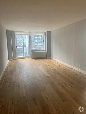 Building Photo - 560 W 43rd St