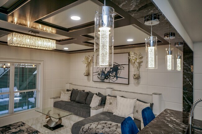 Foto del edificio - 5711 Sugar Hill Dr