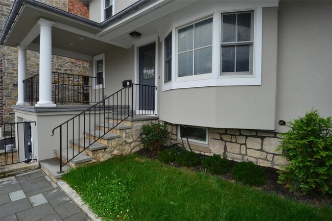 Building Photo - 137 Hillside Pl