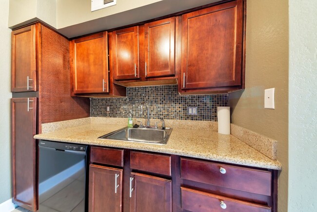 Building Photo - Remodeled 2 Bed, 2 Bath Scottsdale Condo C...