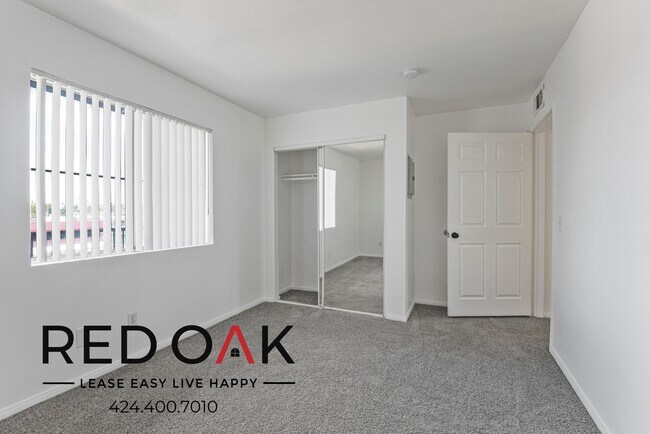 Building Photo - Absolutely Stunning Four Bedroom With Plus...