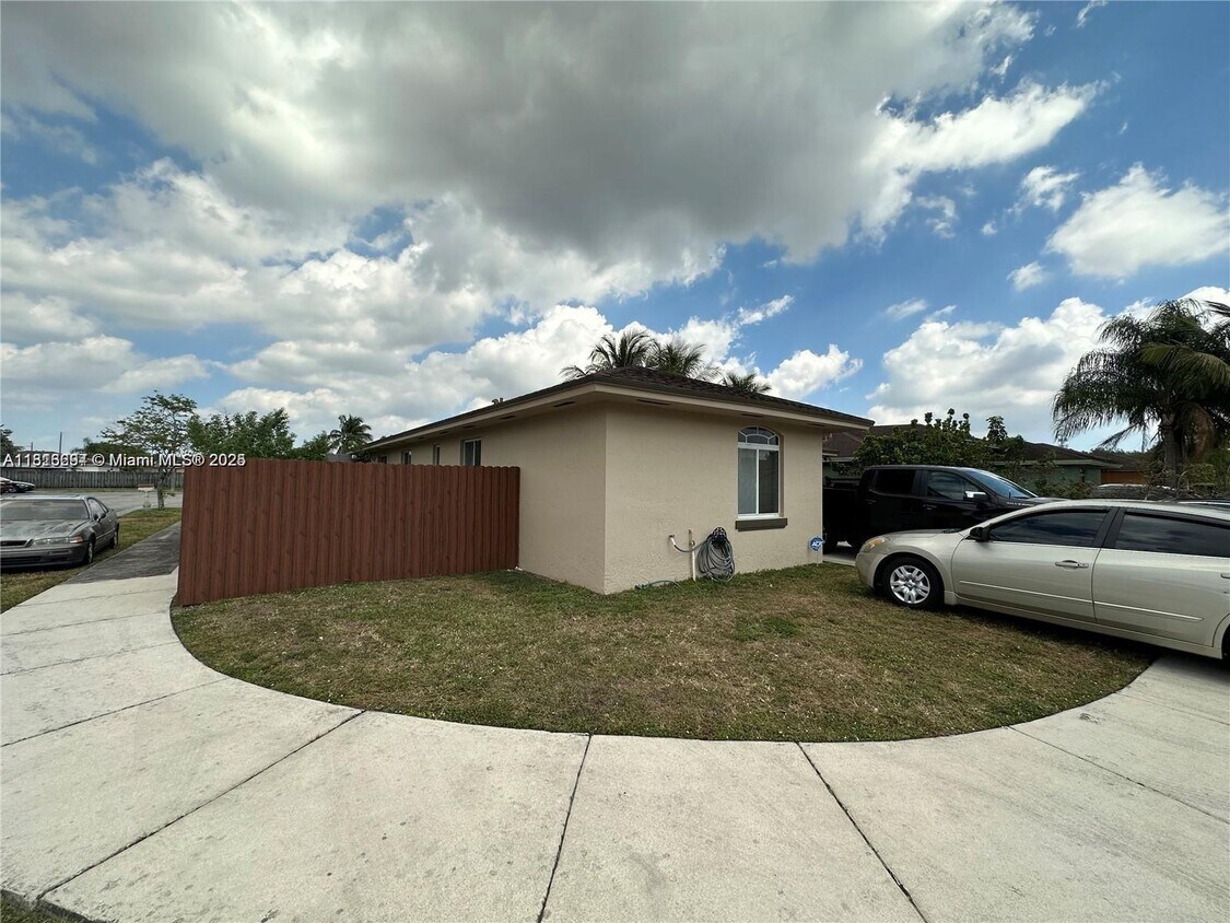 Foto principal - 3783 NW 201st Terrace