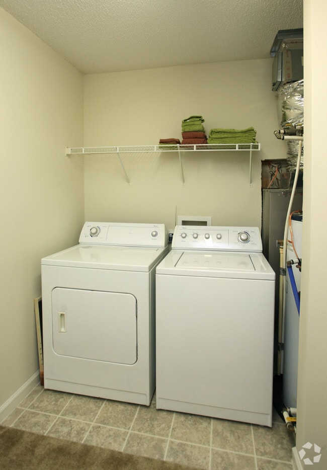 Full Size W/D Available For Rent - The Amesbury on West Market