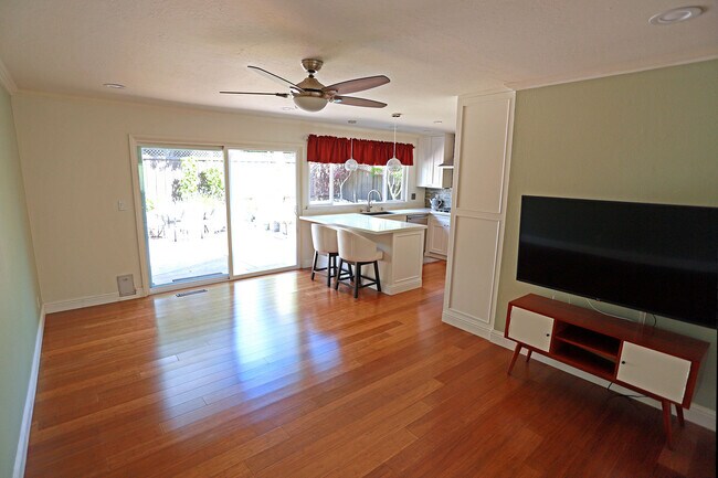 Foto del edificio - 530 Zircon Way