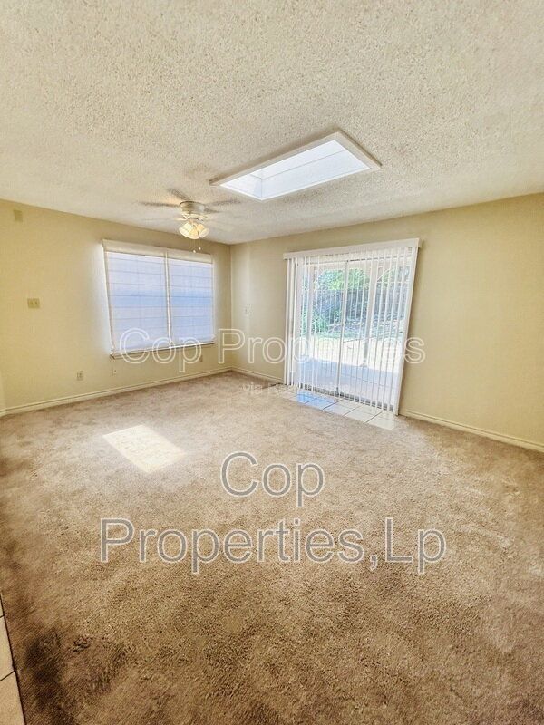 Foto del edificio - 14810 Ridge Hill Dr