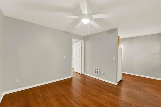 Foto del edificio - 1020 Alba Dr